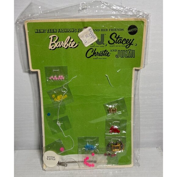 Barbie Vintage Stitch N Style Sewing Kit - Picture 2 of 9